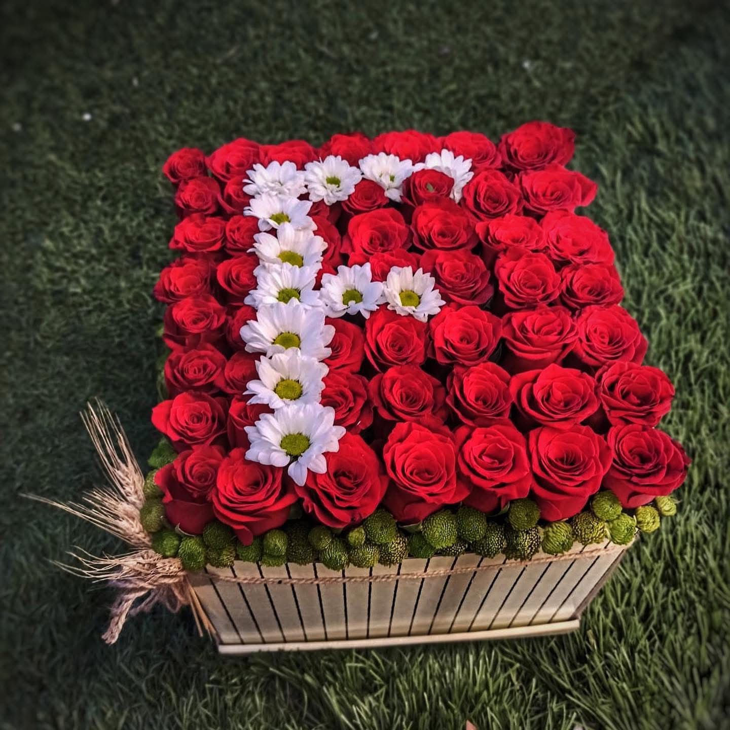 Baş Harfli Papatya Tasarımlı Kutu Güll